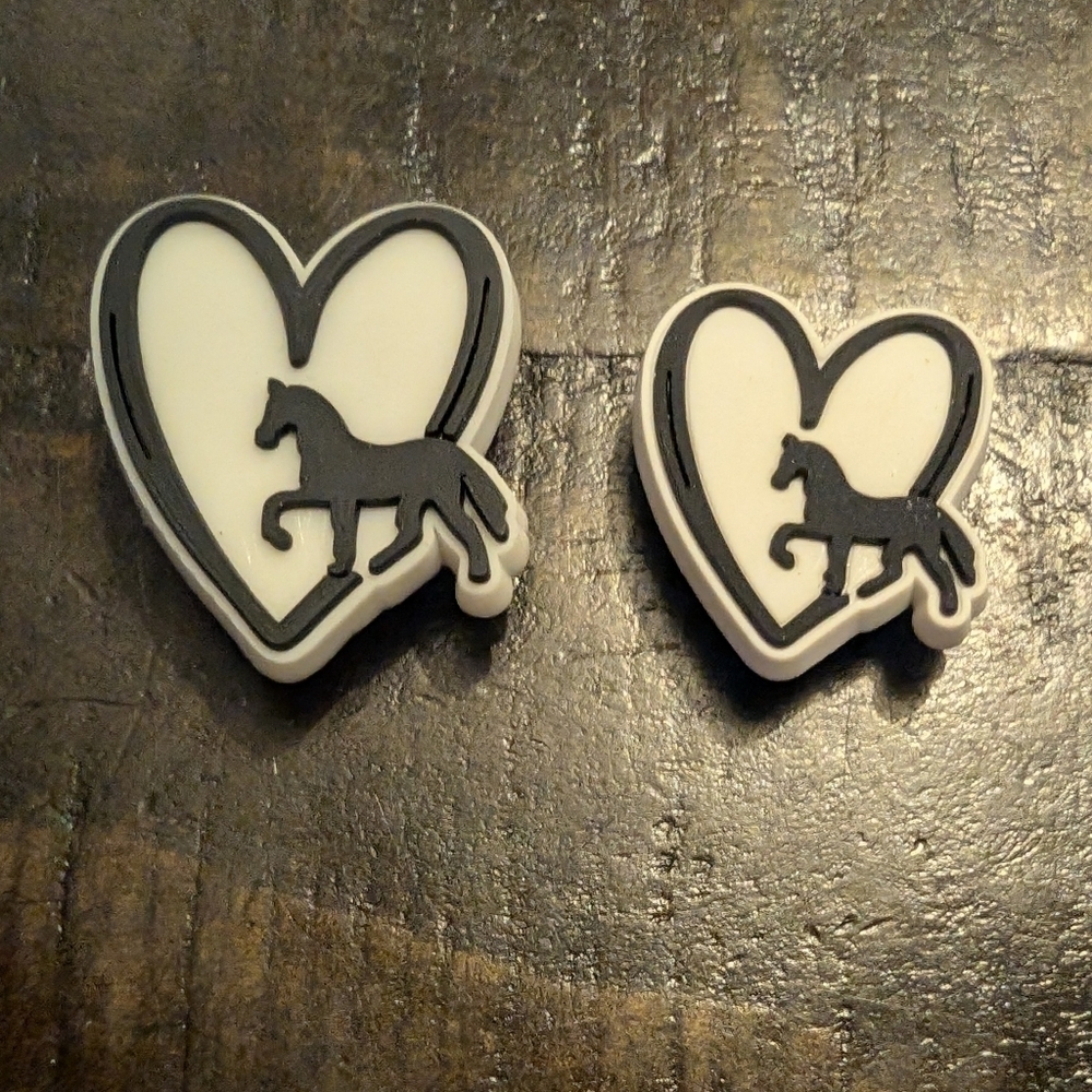 🎀 $5 CROCS Black and White Heart Horse Charms